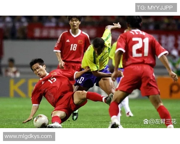 中国杯足球赛星光璀璨 球星们的精彩表现与激情时刻