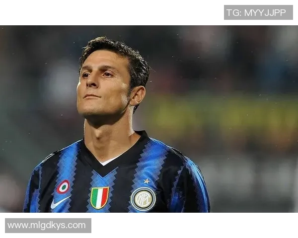 历史足坛揭秘 谁是第一位被球迷踢爆的传奇球星