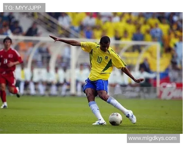 球星穿着美津浓足球鞋的亮眼表现与背后故事揭秘