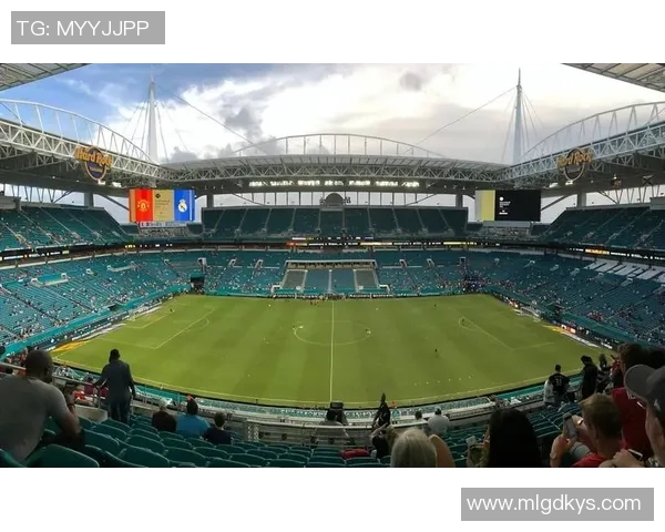 足球传奇风采尽显球场之上四开纸高清壁纸精选