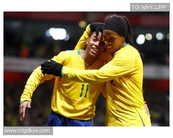 足球巨星专属装备揭秘 每一位传奇背后的秘密道具与球场故事