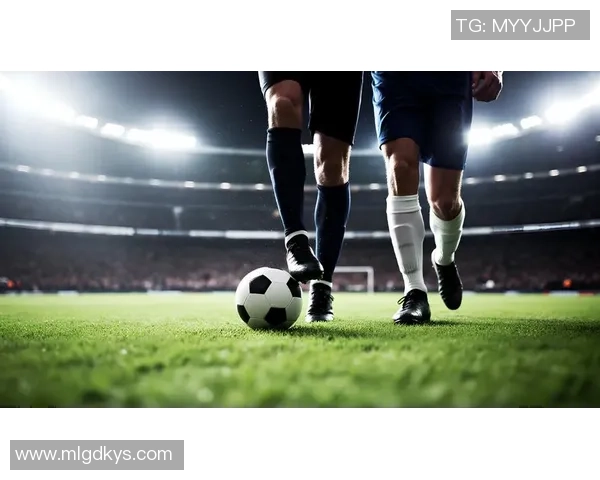 足球球星小时候的可爱瞬间：从小萌娃到绿茵场英雄的成长历程