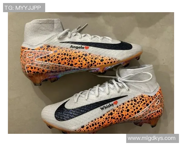 恒大球星穿着定制足球鞋展现独特风采细节揭秘