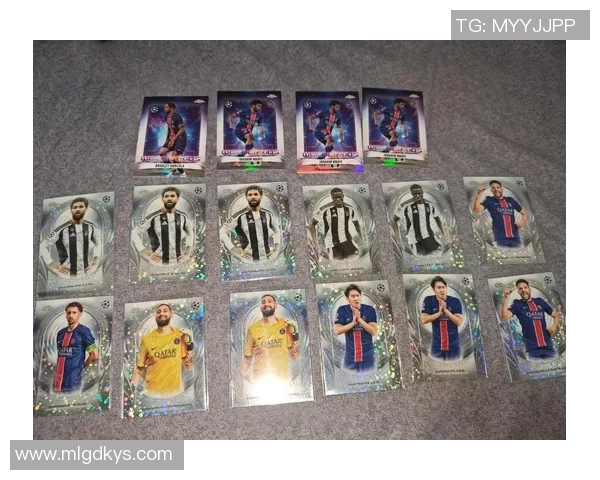 直播拆解足球明星卡片揭秘真假背后的故事与市场热潮