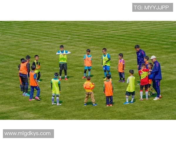 足球巨星助力贵州足球发展 聚焦草根足球与青训未来 足球巨星助力贵州足球发展 聚焦草根足球与青训未来